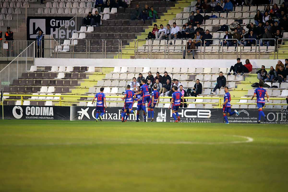 Los blanquinegros han perdido en casa contra la Sociedad Deportiva Amorebieta | Pisculichi encajó el único gol para los locales (1-2) | El Plantío recibió con emoción y homenajes a Mikel Saizar que regresaba a la que fue su portería durante dos temporadas). 