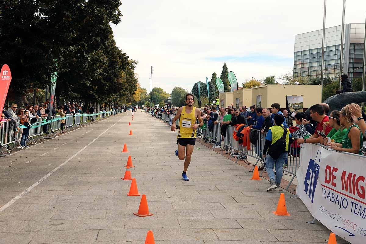 Dani Arce y Lidia Campo han sido los vencedores en la prueba de 10 kilómetros que ha recorridos las calles burgaleses. 