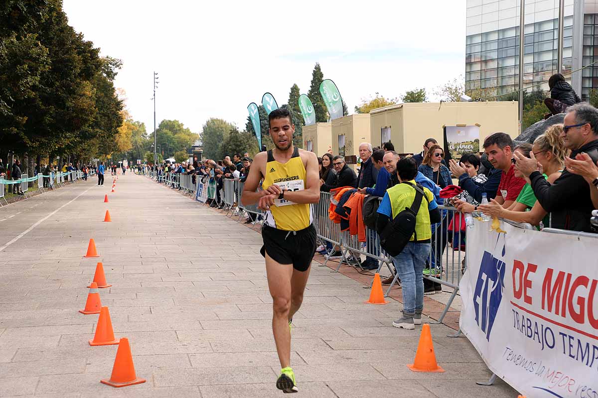 Dani Arce y Lidia Campo han sido los vencedores en la prueba de 10 kilómetros que ha recorridos las calles burgaleses. 