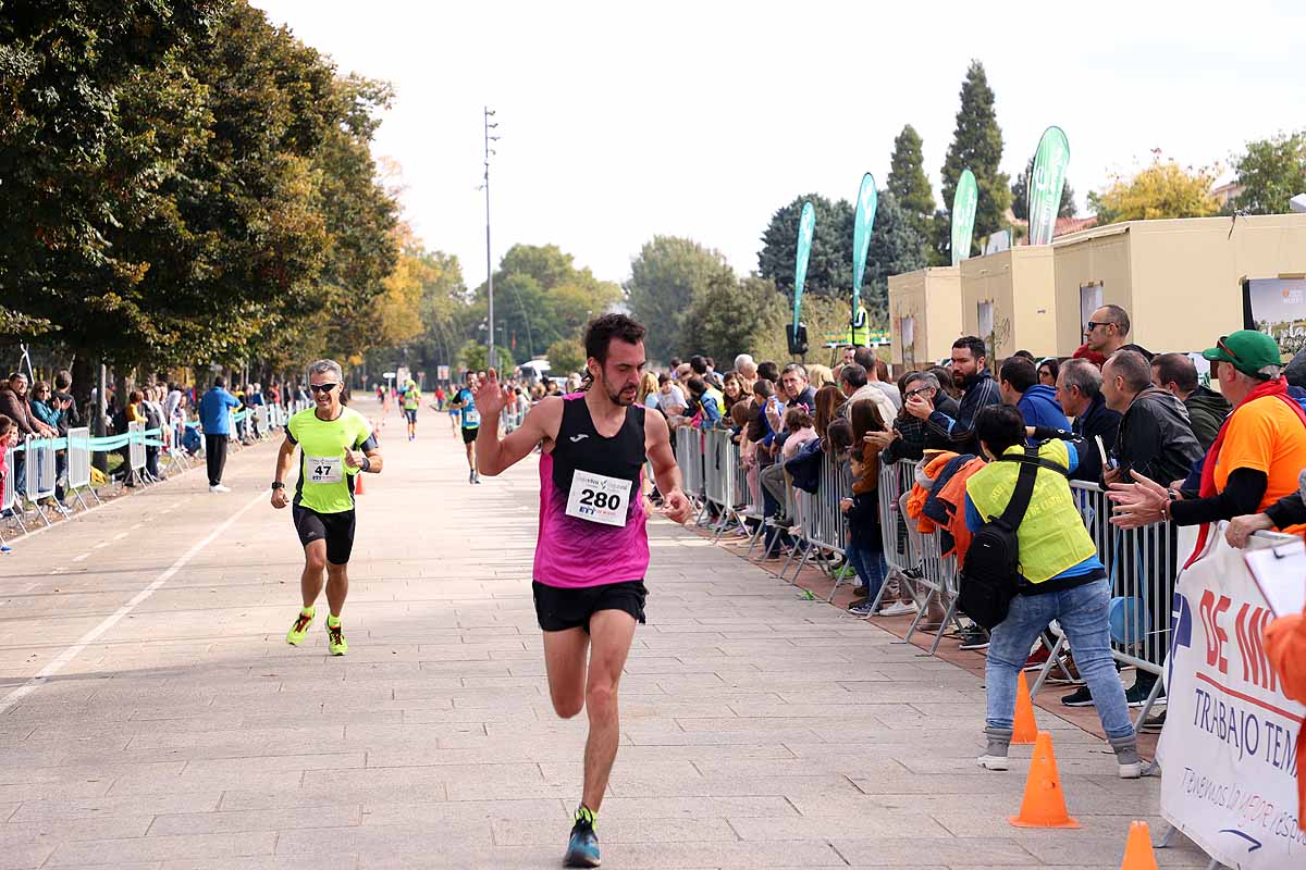 Dani Arce y Lidia Campo han sido los vencedores en la prueba de 10 kilómetros que ha recorridos las calles burgaleses. 