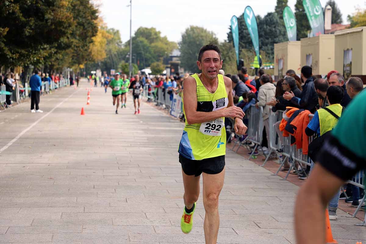 Dani Arce y Lidia Campo han sido los vencedores en la prueba de 10 kilómetros que ha recorridos las calles burgaleses. 