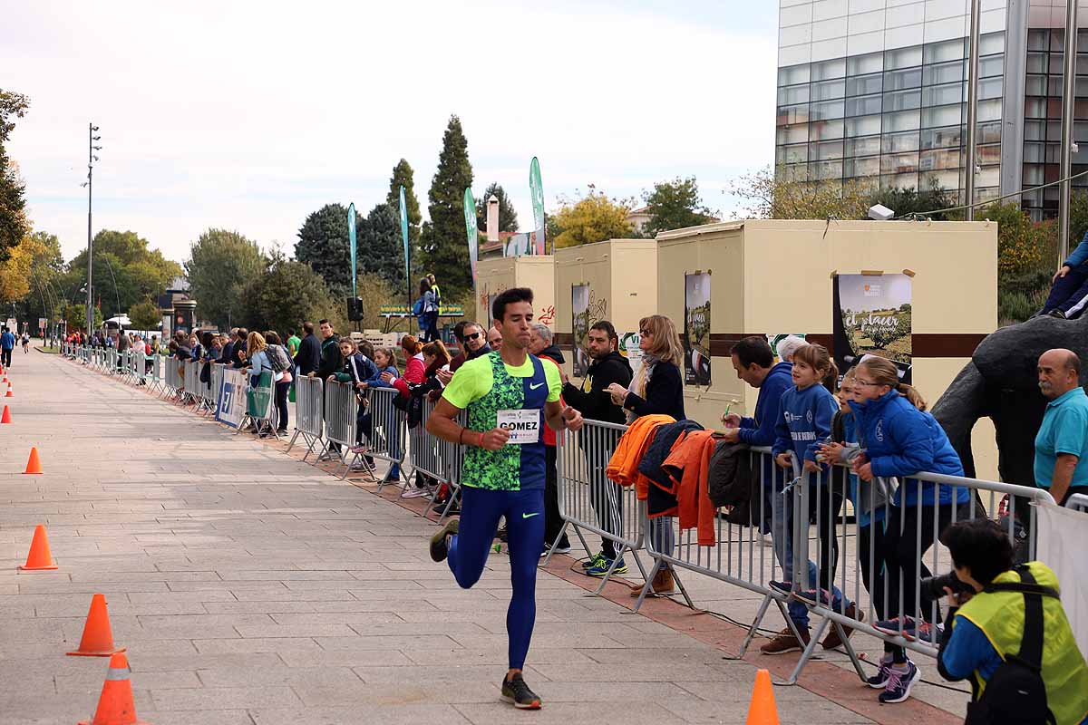 Dani Arce y Lidia Campo han sido los vencedores en la prueba de 10 kilómetros que ha recorridos las calles burgaleses. 