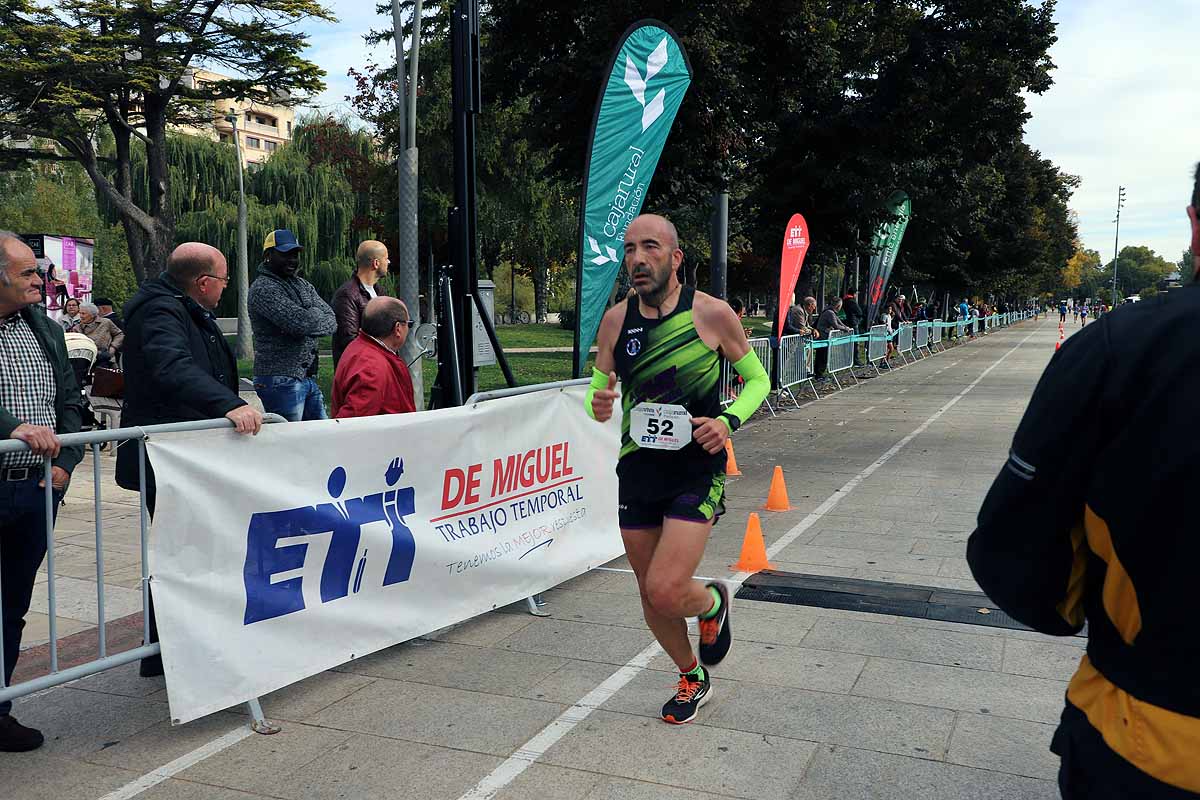 Dani Arce y Lidia Campo han sido los vencedores en la prueba de 10 kilómetros que ha recorridos las calles burgaleses. 