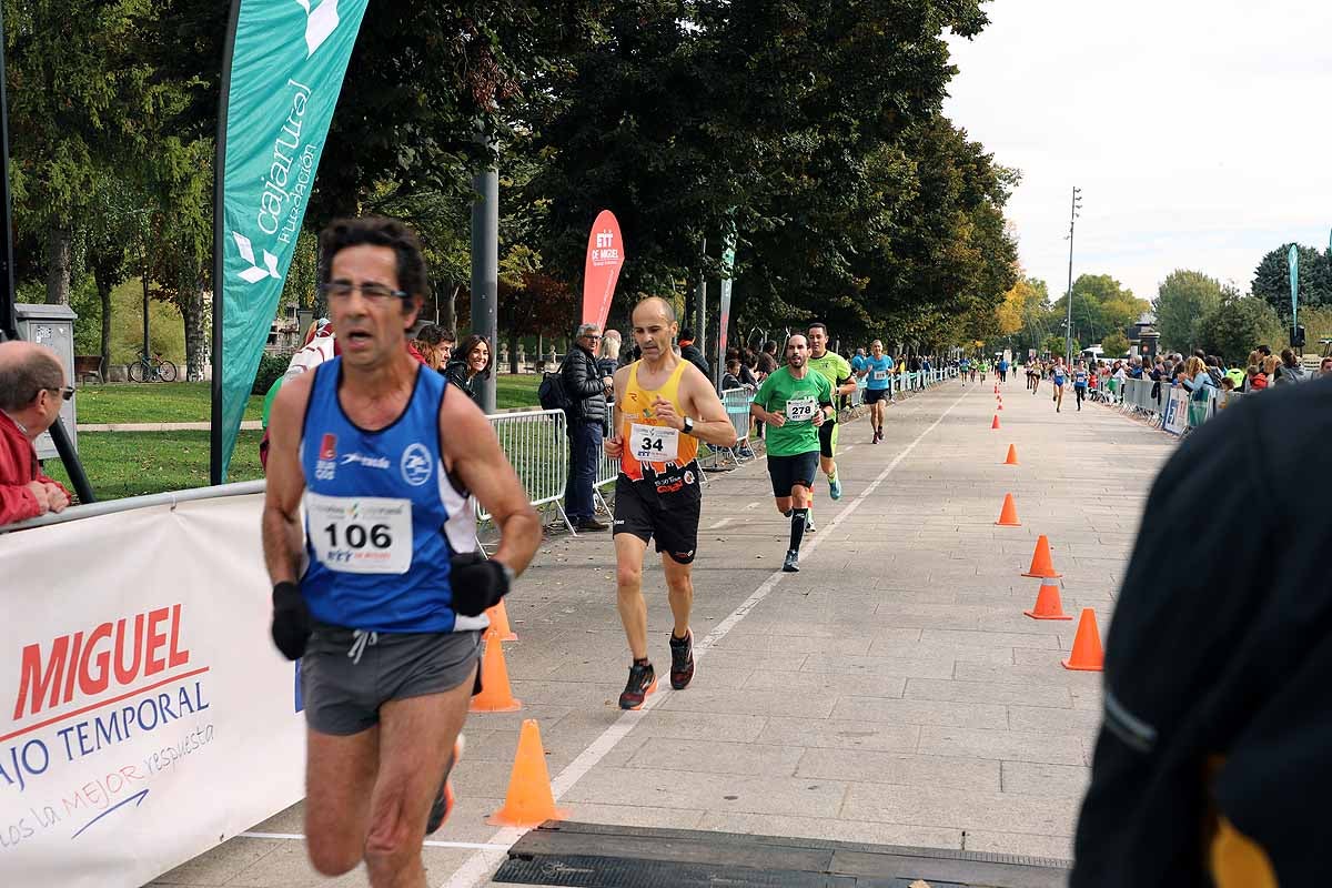 Dani Arce y Lidia Campo han sido los vencedores en la prueba de 10 kilómetros que ha recorridos las calles burgaleses. 