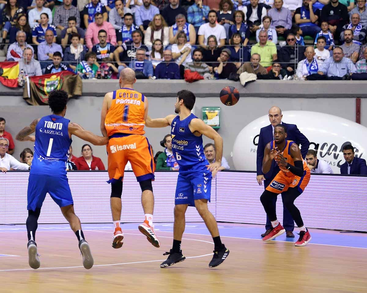 Imágenes del encuentro entre el San Pablo Burgos y el Valencia Basket en el Coliseum. 