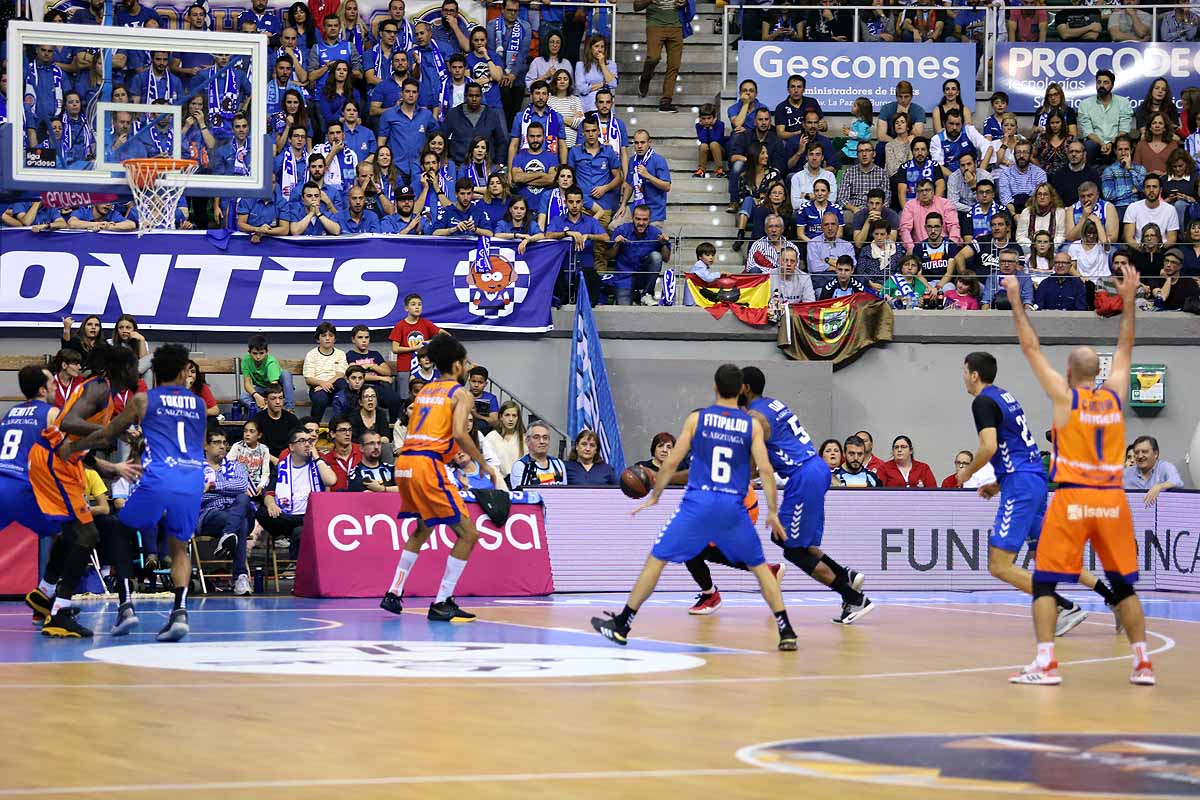 Imágenes del encuentro entre el San Pablo Burgos y el Valencia Basket en el Coliseum. 