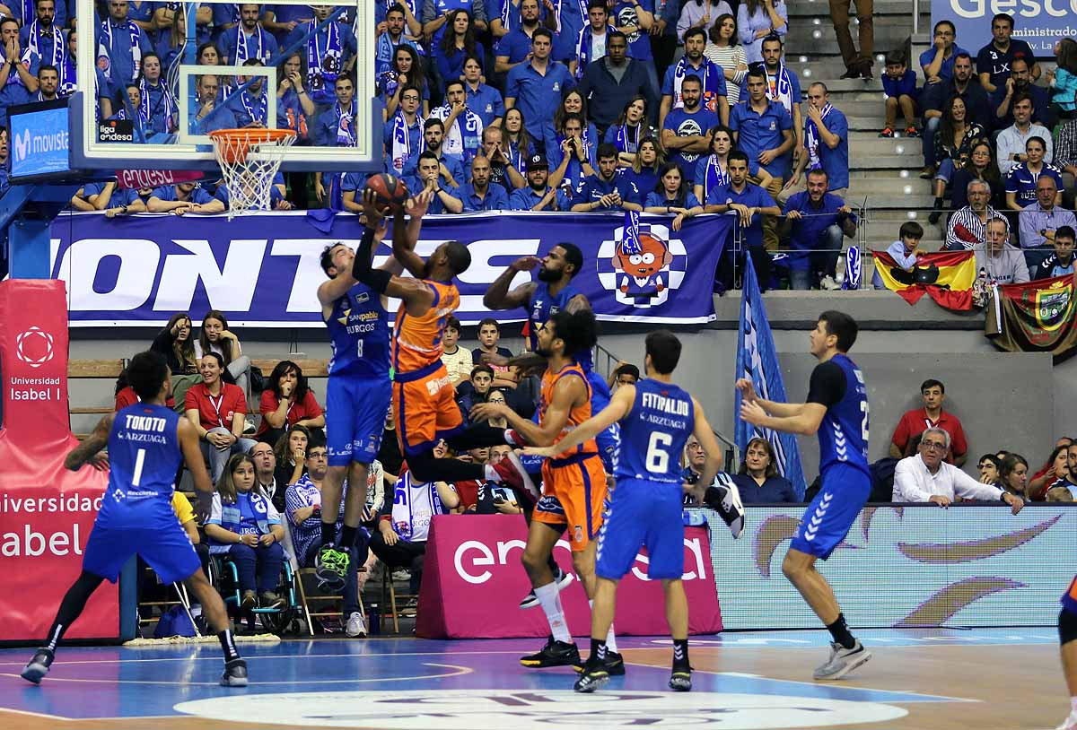 Imágenes del encuentro entre el San Pablo Burgos y el Valencia Basket en el Coliseum. 