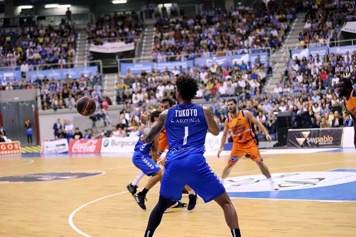 Imágenes del encuentro entre el San Pablo Burgos y el Valencia Basket en el Coliseum. 