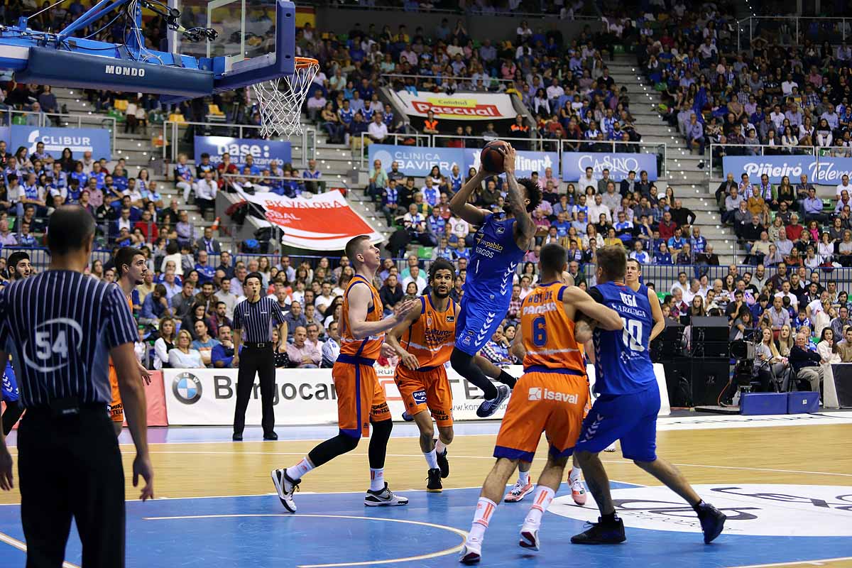 Imágenes del encuentro entre el San Pablo Burgos y el Valencia Basket en el Coliseum. 