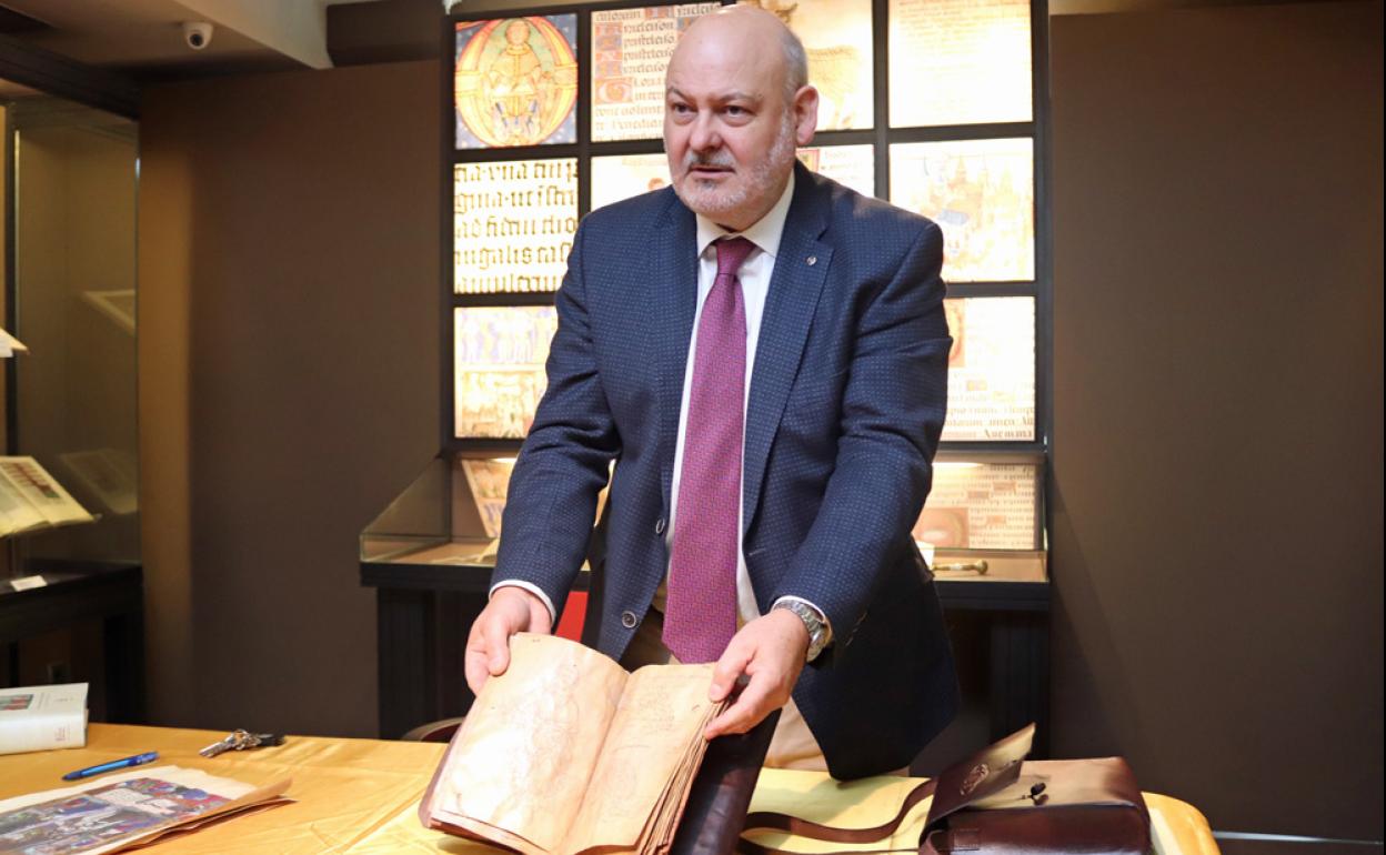 Juan José García, gerente de la Editorial Siloé y el Museo del Libro.