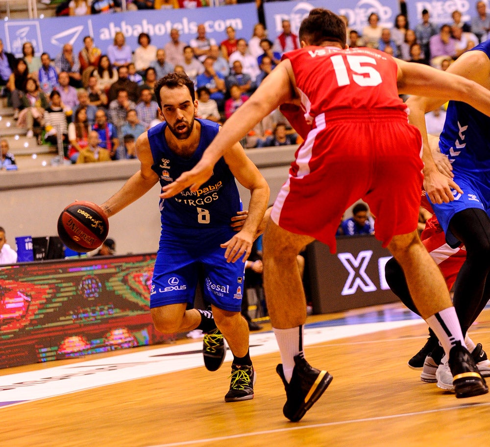 Víctor Benite ante el UCAM Murcia, único rival que ha ganado al Casademont Zaragoza