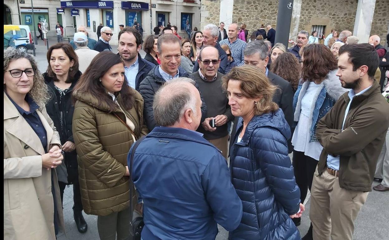 Teresa Ribera ha visitado Medina de Pomar en el segundo día de la campaña electoral