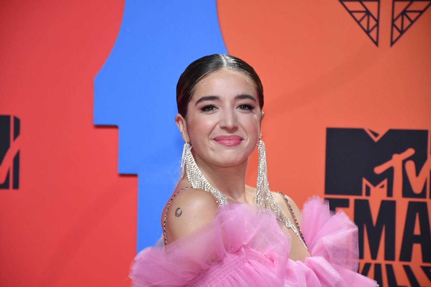 Lola Índigo, mejor artista español en los premios MTV EMAs 