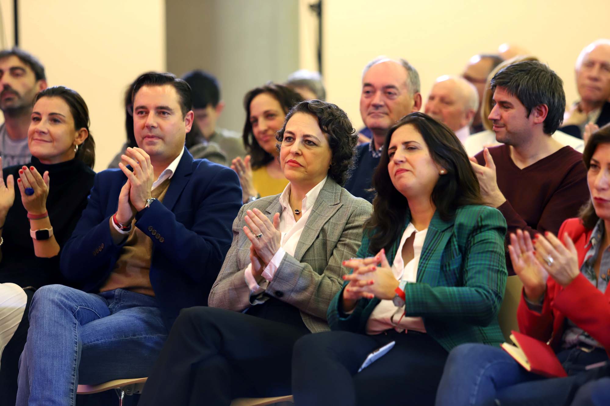 La ministra de Trabajo en funciones, Magdalena Valerio, visita Burgos en campaña.