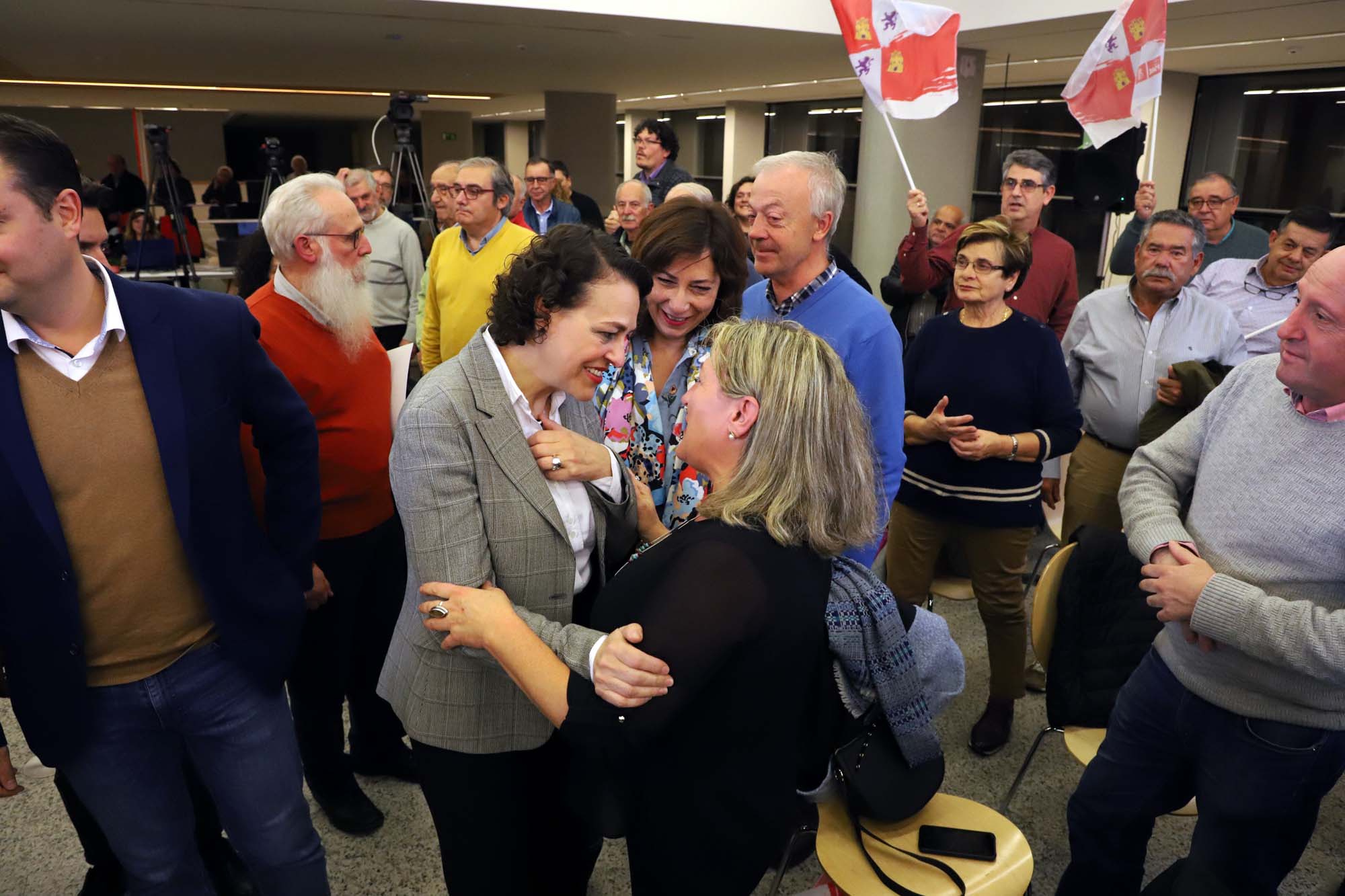 La ministra de Trabajo en funciones, Magdalena Valerio, visita Burgos en campaña.