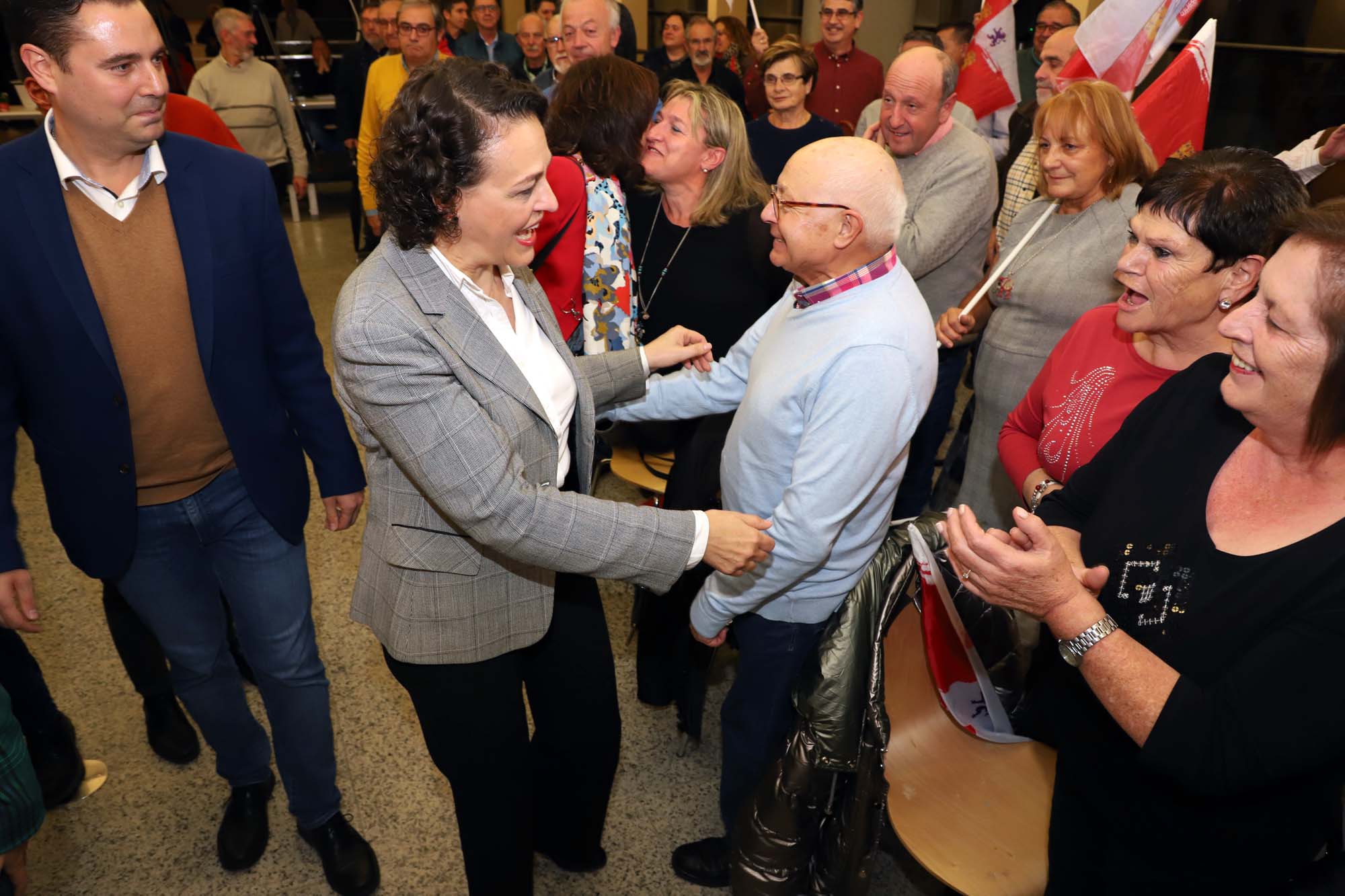 La ministra de Trabajo en funciones, Magdalena Valerio, visita Burgos en campaña.