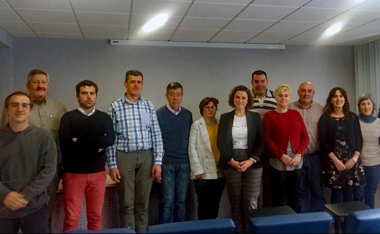 Algunos de los alcaldes de Las Merindades presentes en la reunión. 