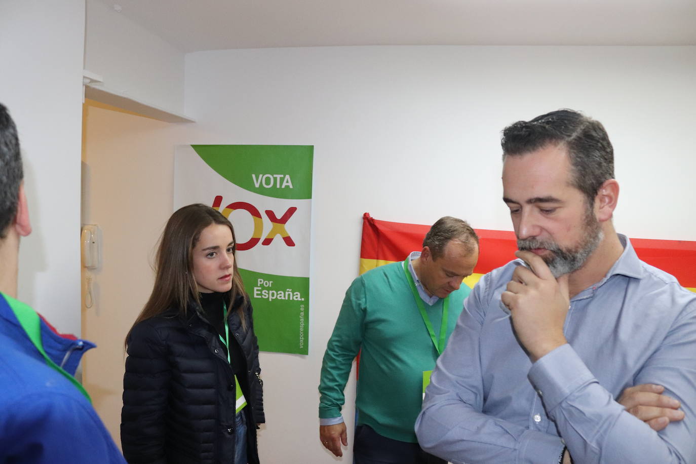 Fotos: Así siguen los partidos burgaleses el escrutinio de votos