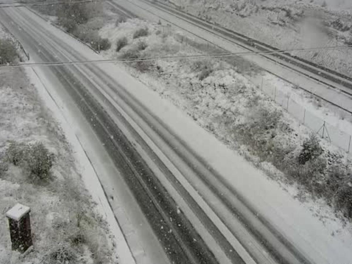 Fotos: La nieve hace acto de presencia en Burgos