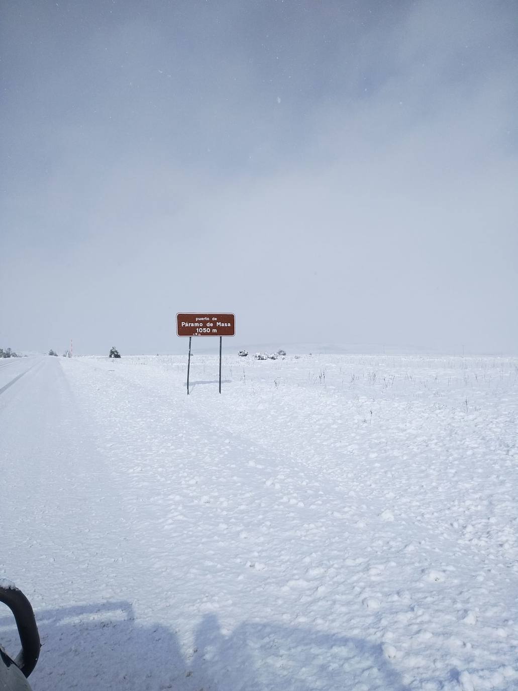 Fotos: La nieve hace acto de presencia en Burgos