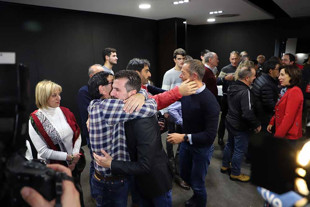 Fotos: Así siguen los partidos burgaleses el escrutinio de votos