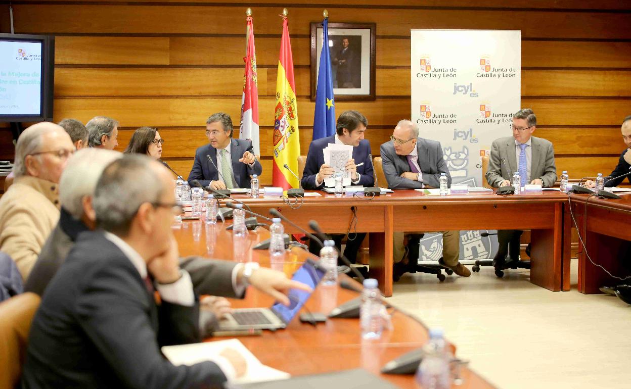 Suárez-Quiñones presidió la reunión celebrada en Valladolid. 