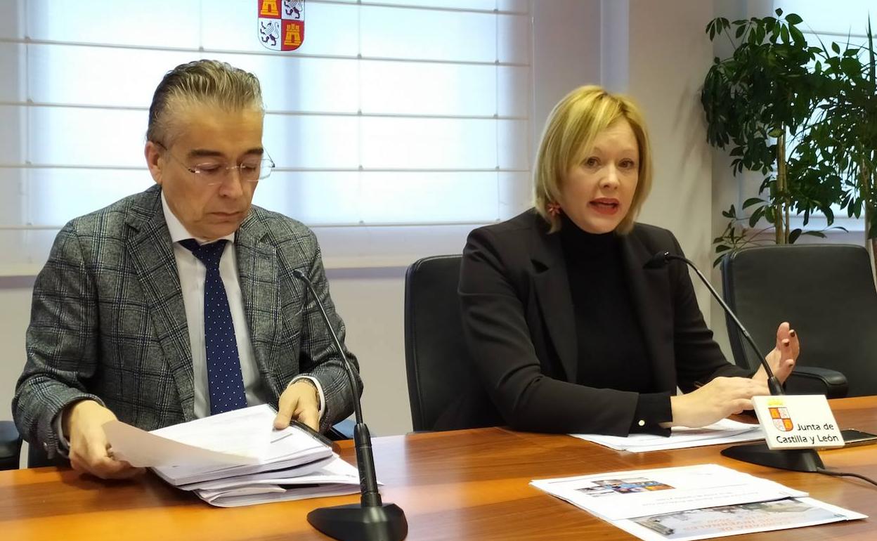 El delegado territorial de la Junta en Burgos, Roberto Saiz Alonso, junto con la directora de Protección Civil en Castilla y León, Irene Cortés.