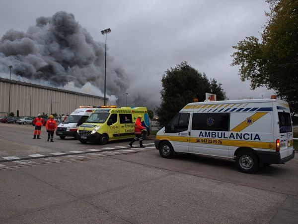 La antigua fábrica fue pasto de las llamas en apenas unas horas. 