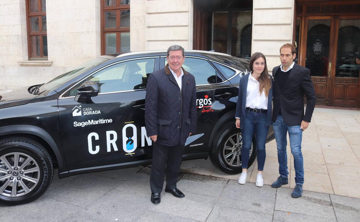 César Rico, Enara López e Íñigo Cuesta, en la presentación del equipo ciclista.