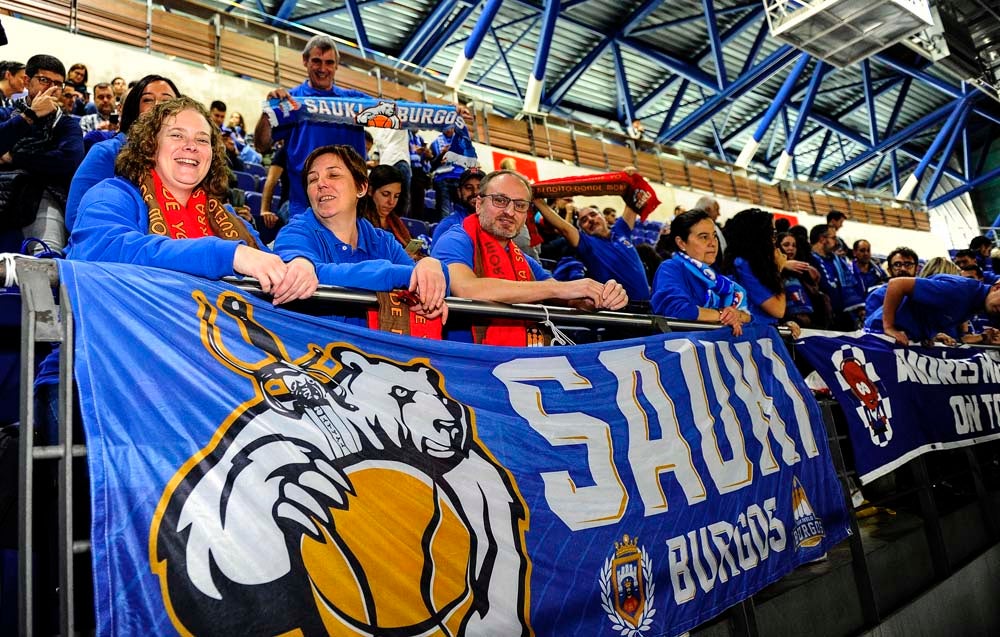 Casi un millar de burgaleses se han desplazado hasta la capital de España para ver la victoria de su equipo en el Wizink Center.