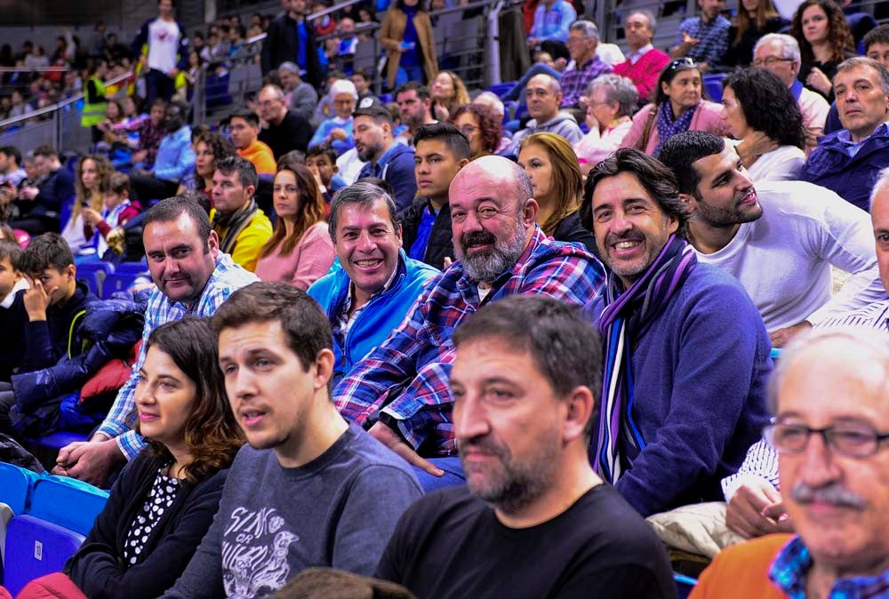 Casi un millar de burgaleses se han desplazado hasta la capital de España para ver la victoria de su equipo en el Wizink Center.