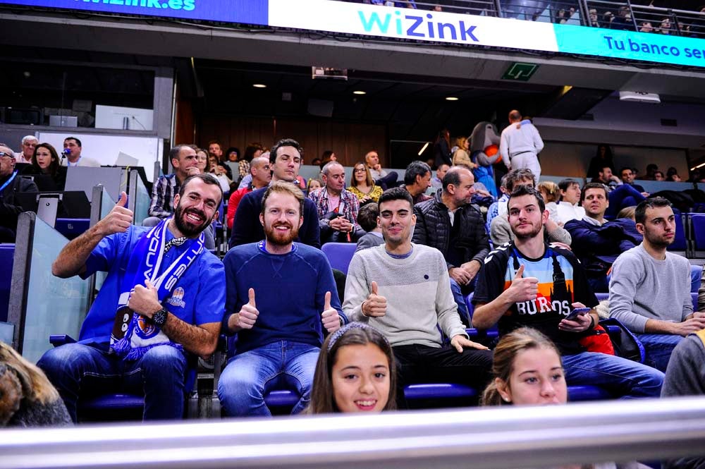 Casi un millar de burgaleses se han desplazado hasta la capital de España para ver la victoria de su equipo en el Wizink Center.