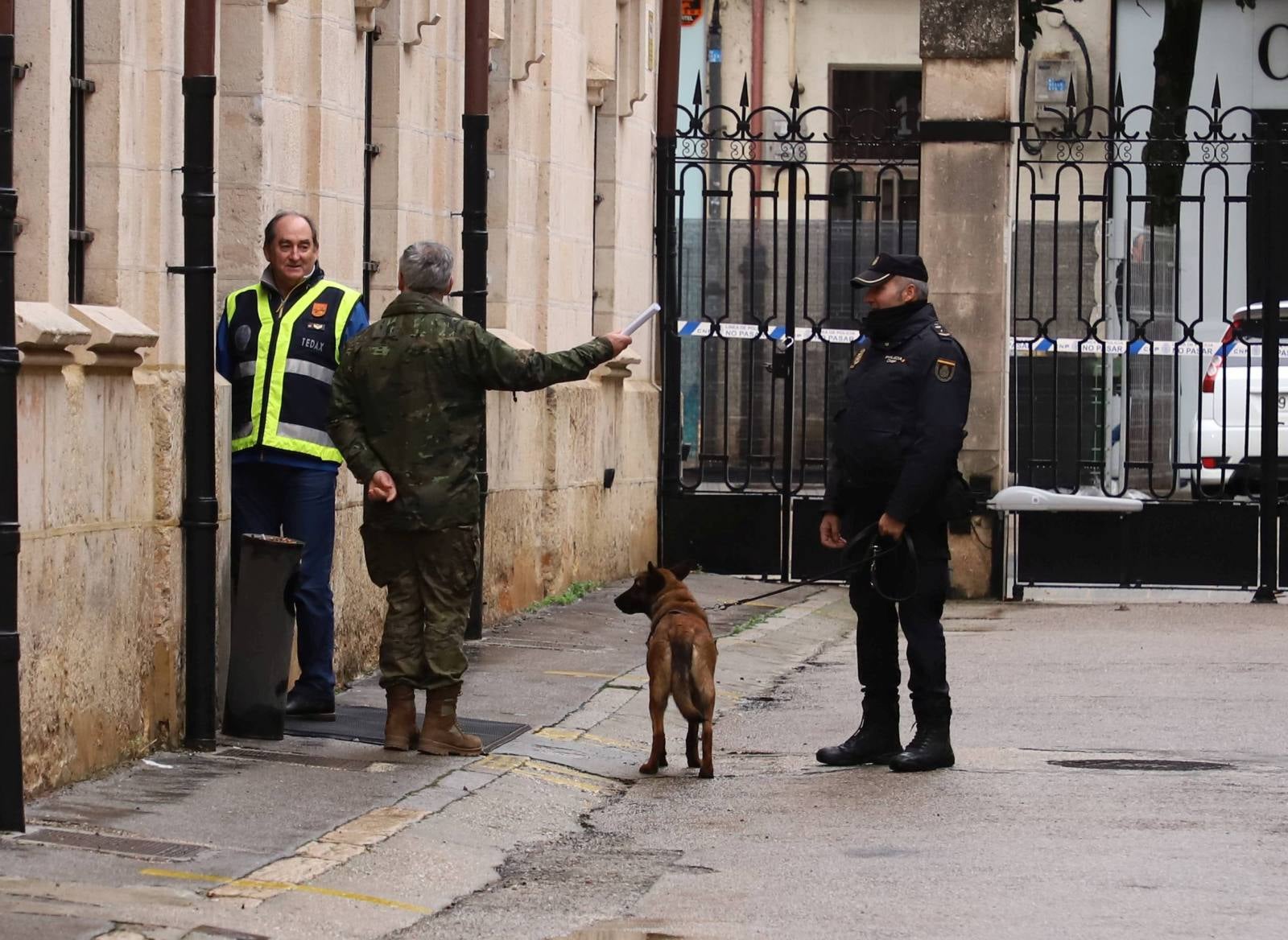 Los agentes de la Policía Nacional han acordonado la zona. 