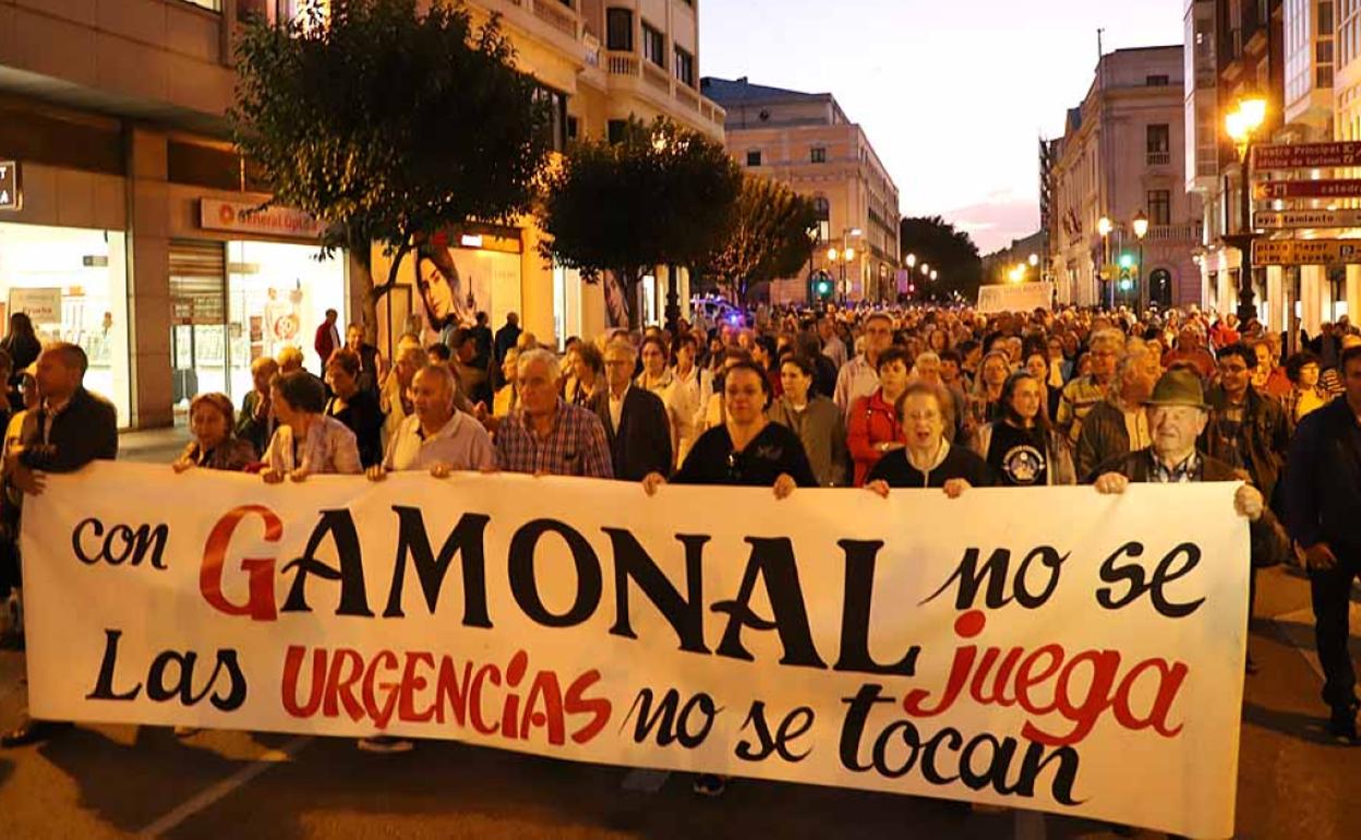 Manifestación en octubre para eviatar el cierre de las urgencias en Gamonal.