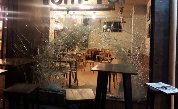 Se llevan la recaudación de dos tragaperras del bar Romeral tras practicar un alunizaje