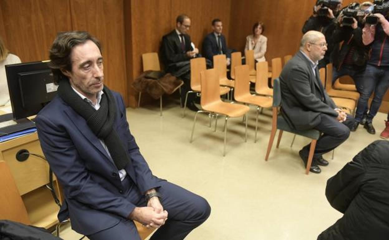 Borja Collantes, el denunciante, y Francisco Igea, en la sala de vistas. 