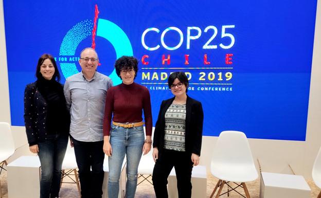 Luis Marcos junto al equipo de la UBU que acudió a la Cumbre del Clima, en Madrid. 