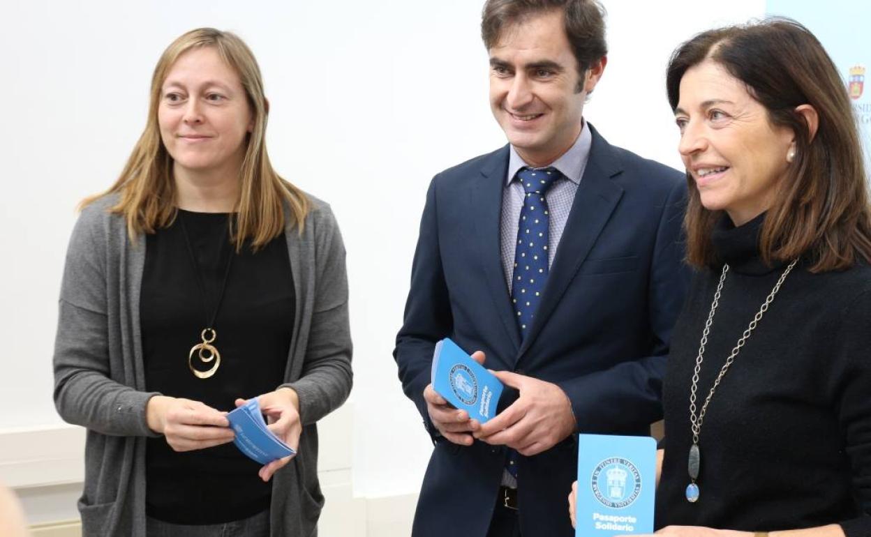 Presentación del pasaporte solidario. 