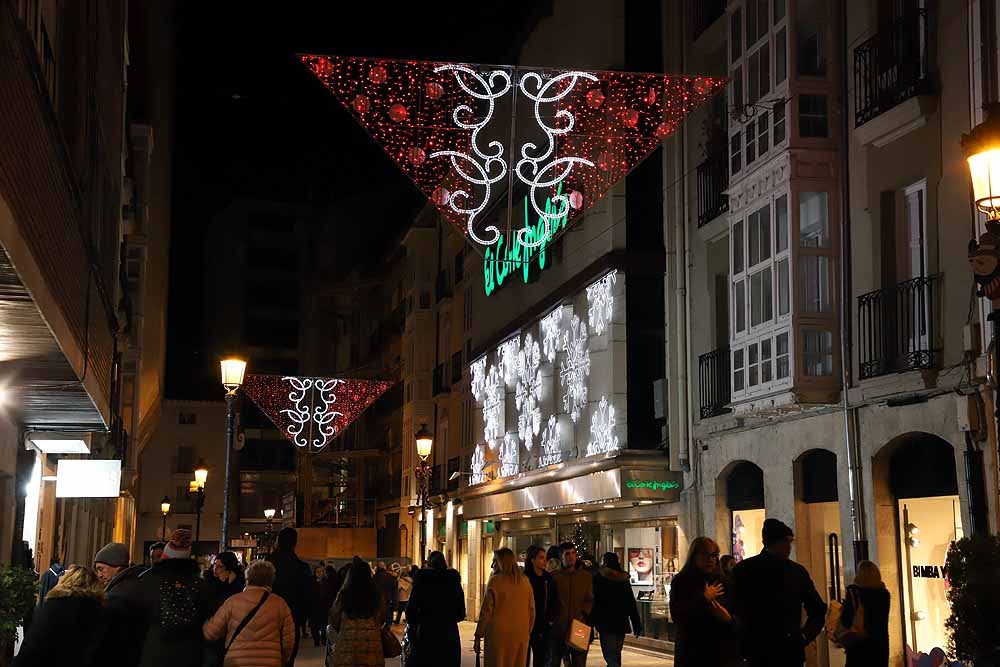 Fotos: Burgos da la bienvenidad a la Navidad con el encendido de su alumbrado