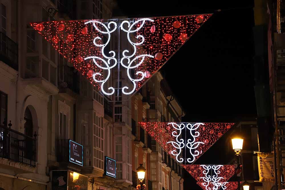 Fotos: Burgos da la bienvenidad a la Navidad con el encendido de su alumbrado