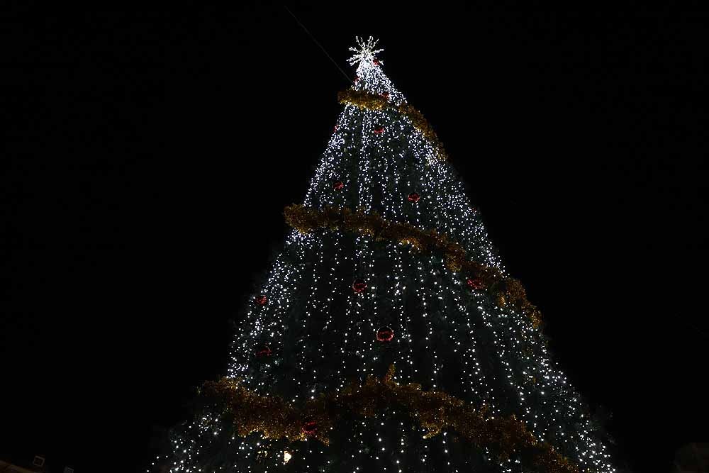 Fotos: Burgos da la bienvenidad a la Navidad con el encendido de su alumbrado