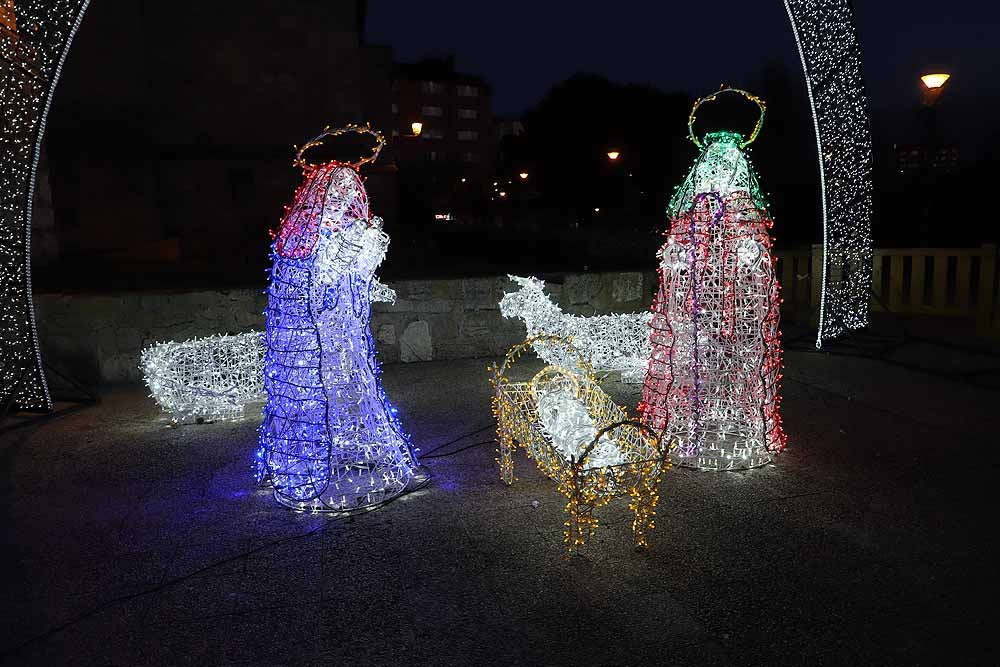 Fotos: Burgos da la bienvenidad a la Navidad con el encendido de su alumbrado