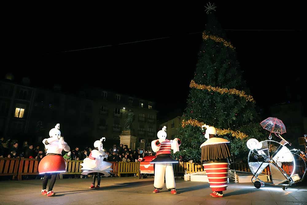 Fotos: Burgos da la bienvenidad a la Navidad con el encendido de su alumbrado