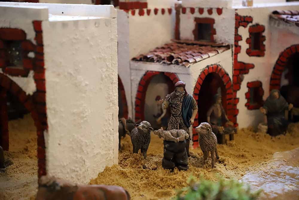 Fotos: Últimos retoques en el Belén Monumental de la Catedral de Burgos