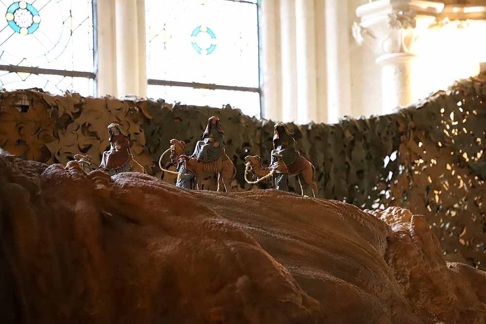 Fotos: Últimos retoques en el Belén Monumental de la Catedral de Burgos