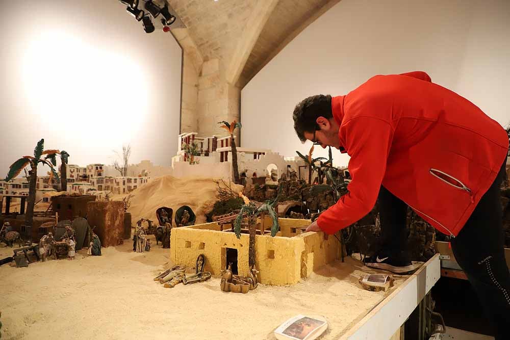 Fotos: Últimos retoques en el Belén Monumental de la Catedral de Burgos