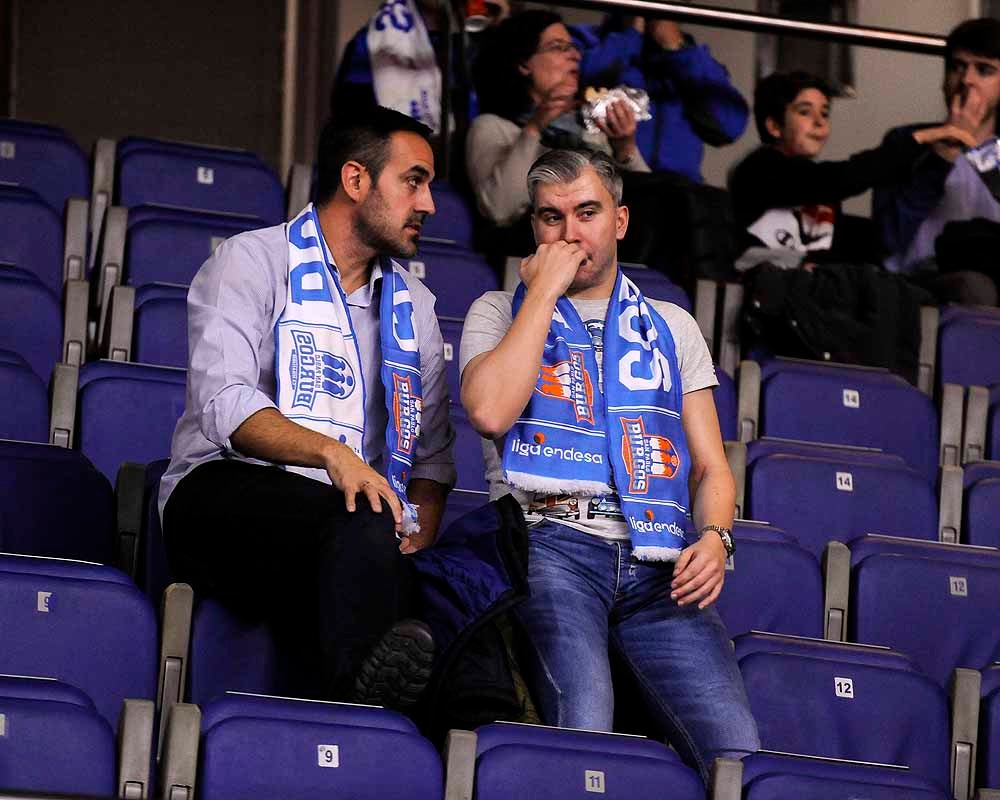 Fotos: La afición del San Pablo Burgos se ha desplazado a disfrutar del encuentro con el Real Madrid