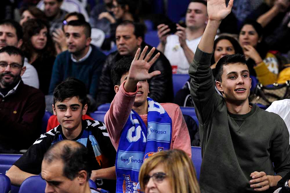 Fotos: La afición del San Pablo Burgos se ha desplazado a disfrutar del encuentro con el Real Madrid