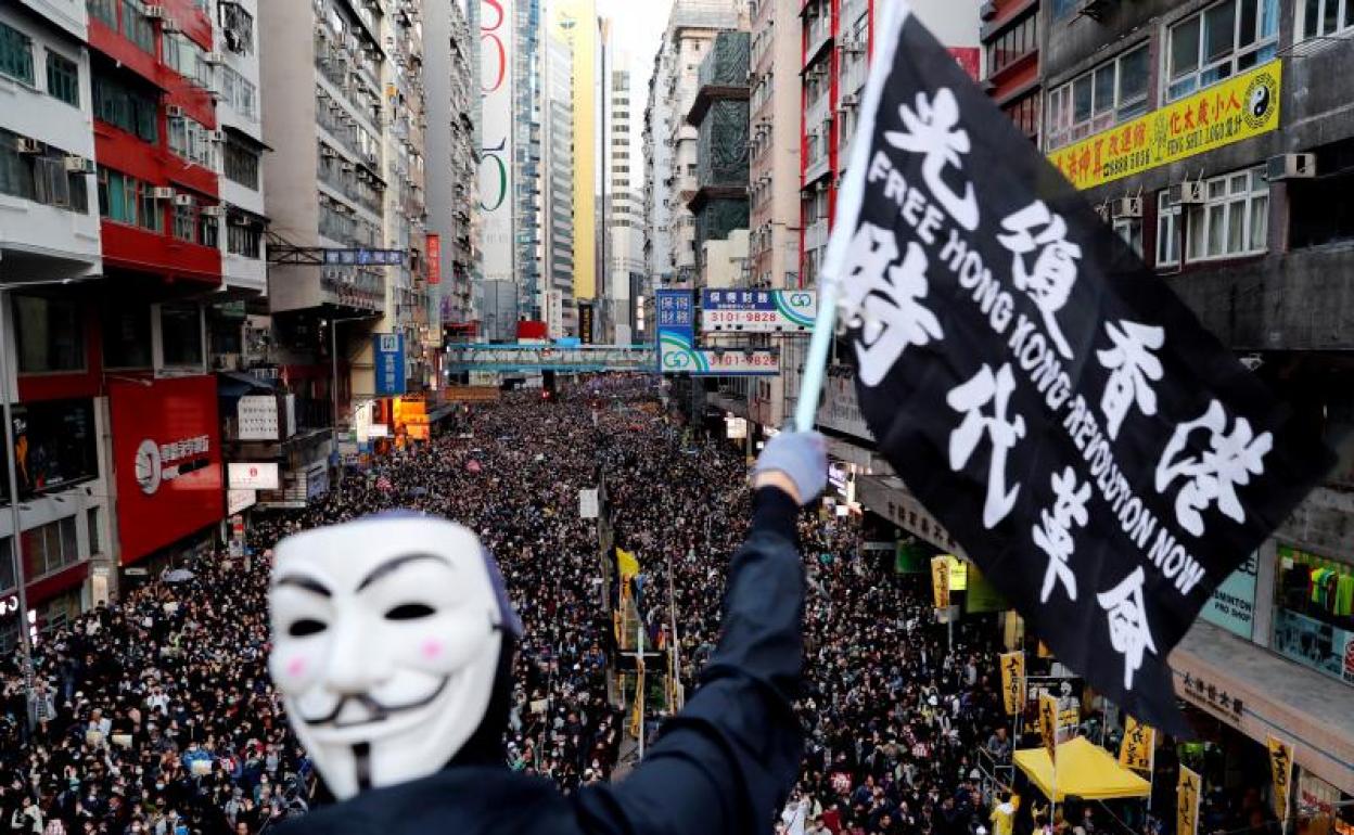 Cientos de miles de manifestantes en Hong Kong al cumplirse seis meses de las protestas