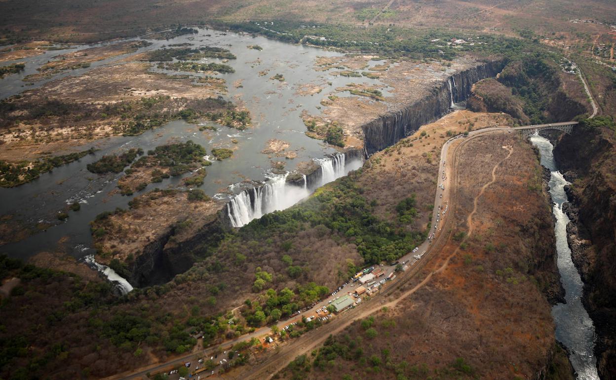 Las cataratas Victoria vistas desde el aire en la actualidad.